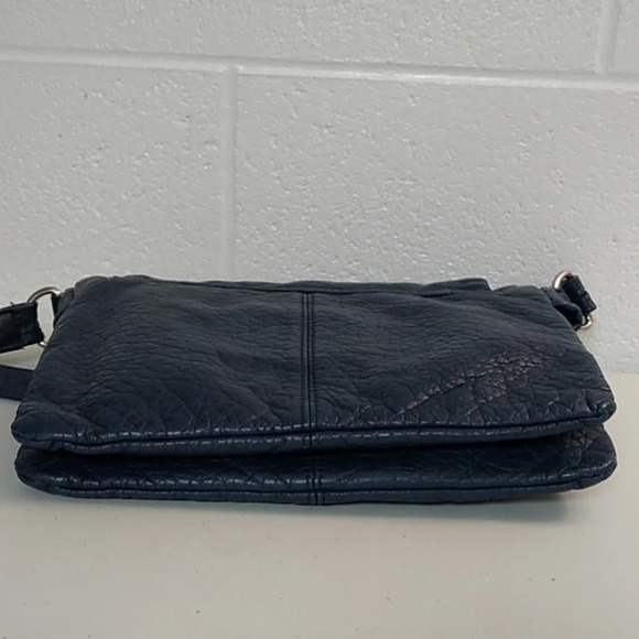 Liz Claiborne/Navy/Cross/body bag/5 Zipper Pocket/6 Open pockets/Silver hardware - Picture 7 of 15